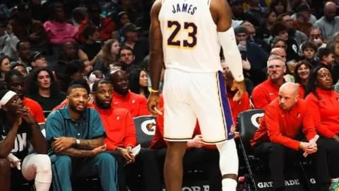 雄鹿巨变在即！近五战四败，昔日霸主跌入低谷，字母哥状态低迷，新赛季雄鹿风云再起？