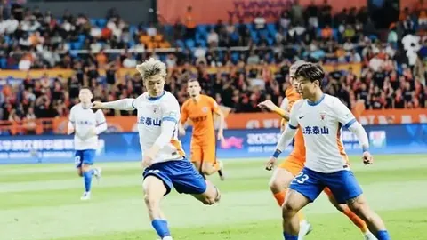 国足处子球新星王钰栋闪耀登场，18强赛收获惊喜：未来可期